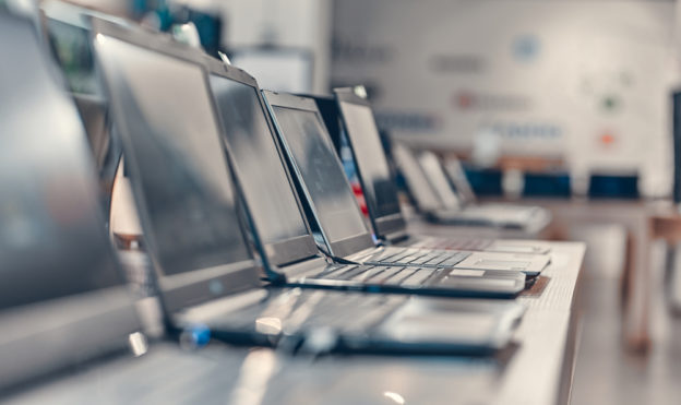 記憶體衝擊 2026 年 PC 出貨恐跌回疫情前低點，IDC 點名華碩、宏碁、微星受考驗