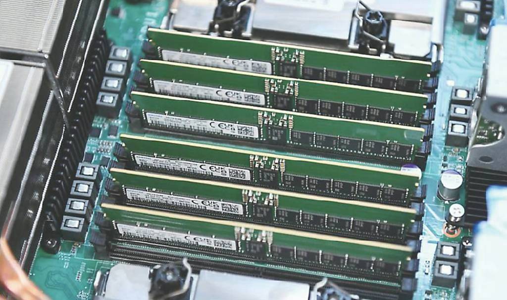 華邦電、南亞科殺跌停！記憶體榮景何時見頂？瑞銀曝關鍵不是DRAM價格…「這」數據為股價先行指標